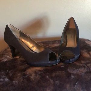 Bandolino Navy Heels